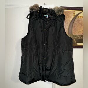 Black Women's Puffer Vest with Detachable Faux Fur Trim!!